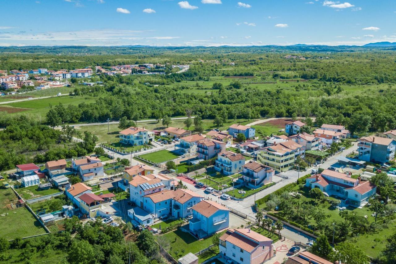 App Rosi Apartment Porec Bagian luar foto