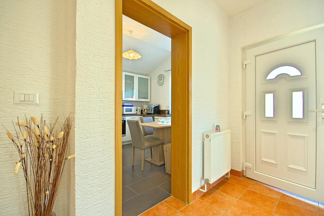 App Rosi Apartment Porec Bagian luar foto