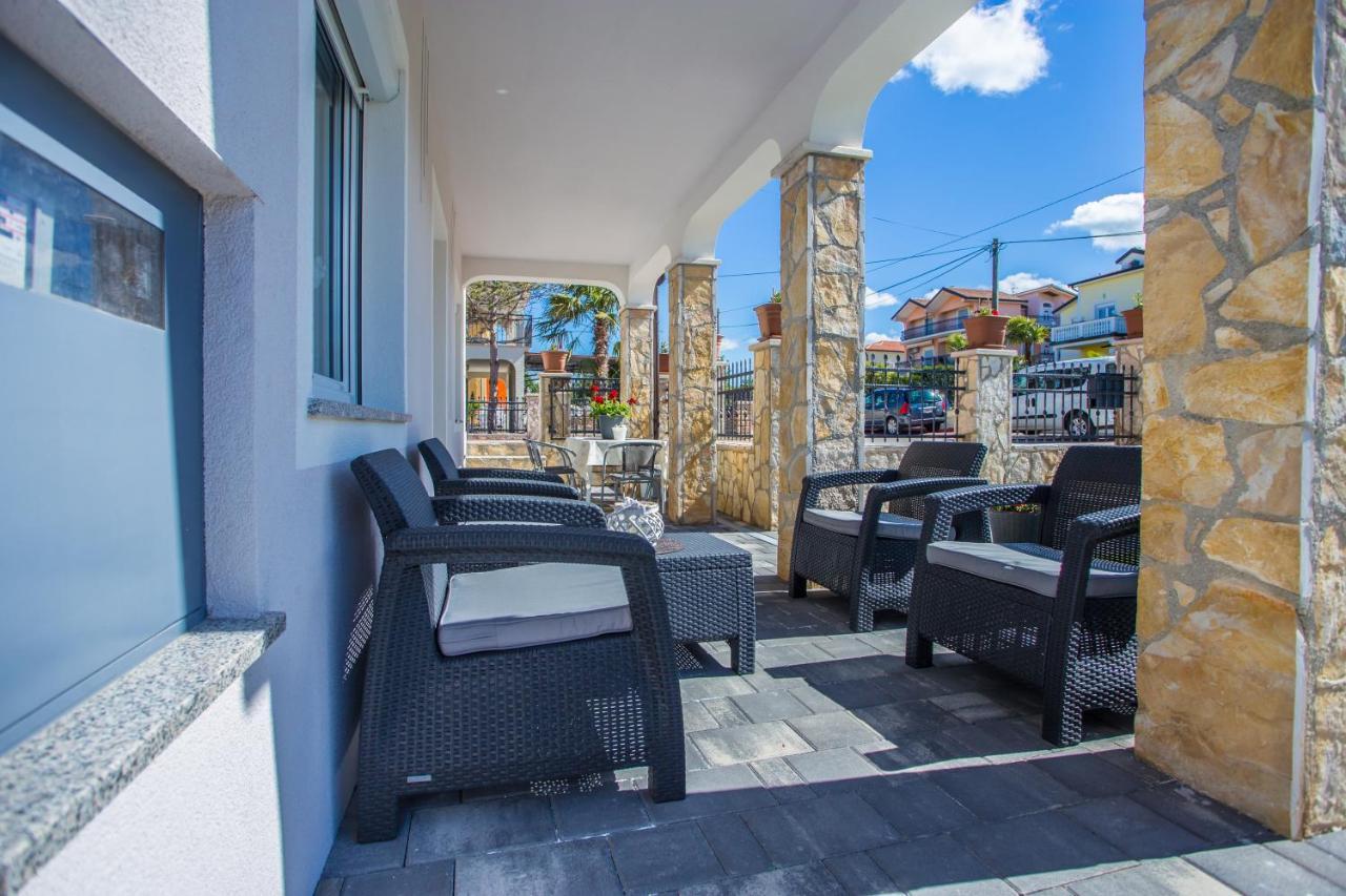 App Rosi Apartment Porec Bagian luar foto