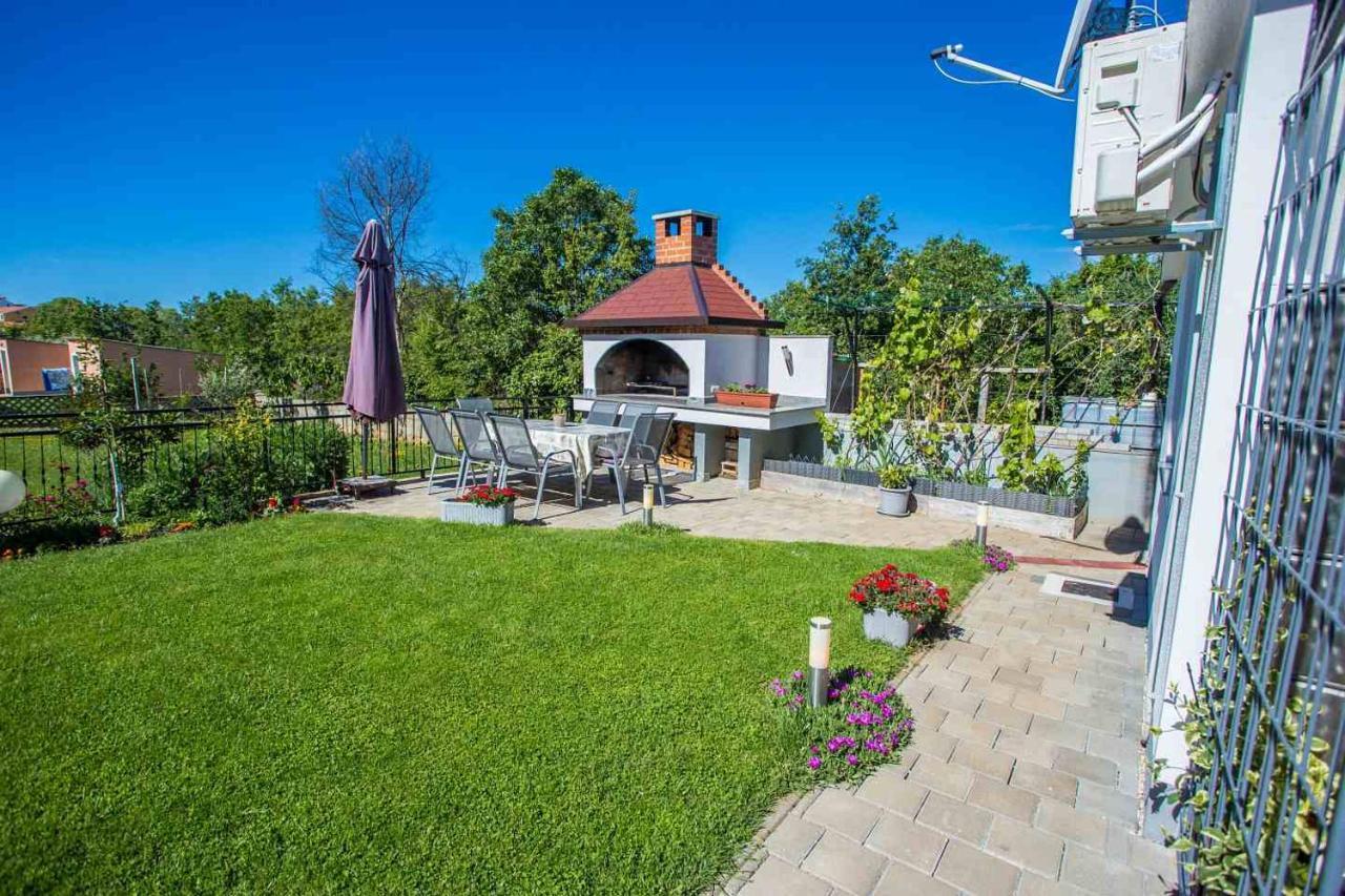 App Rosi Apartment Porec Bagian luar foto