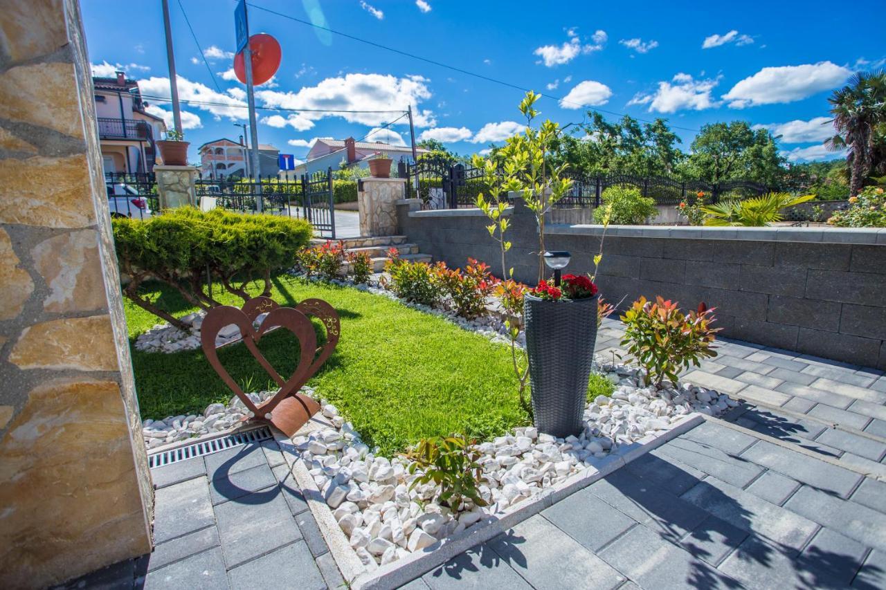 App Rosi Apartment Porec Bagian luar foto