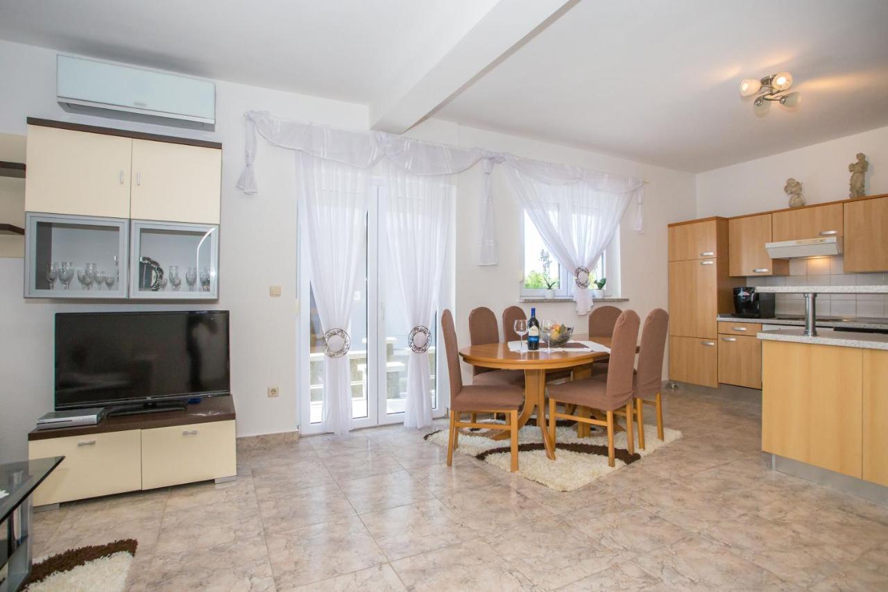 App Rosi Apartment Porec Bagian luar foto