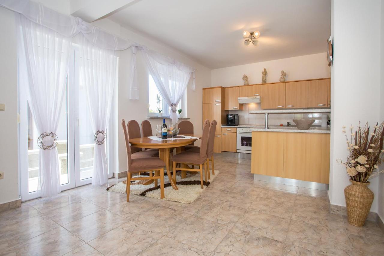 App Rosi Apartment Porec Bagian luar foto