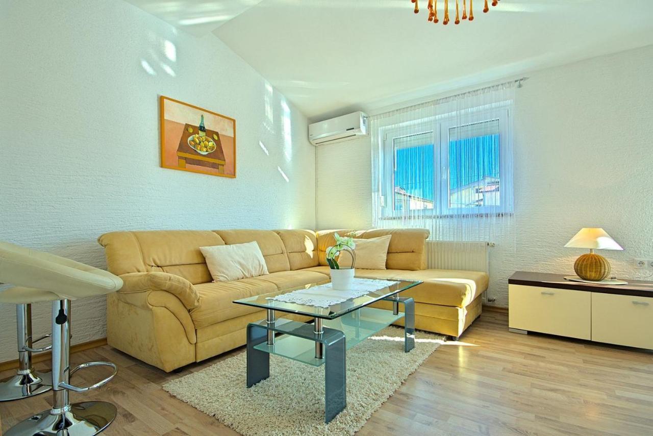 App Rosi Apartment Porec Bagian luar foto