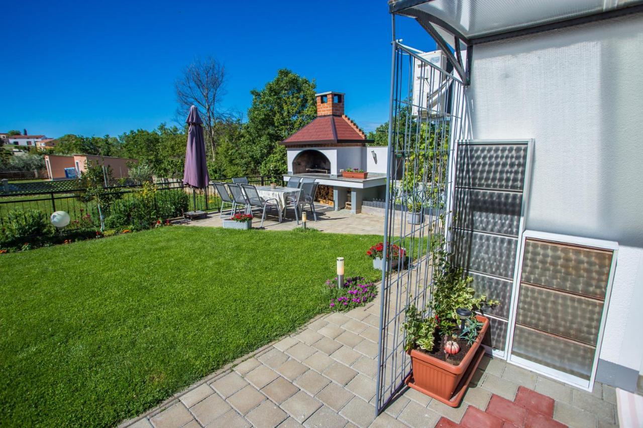 App Rosi Apartment Porec Bagian luar foto
