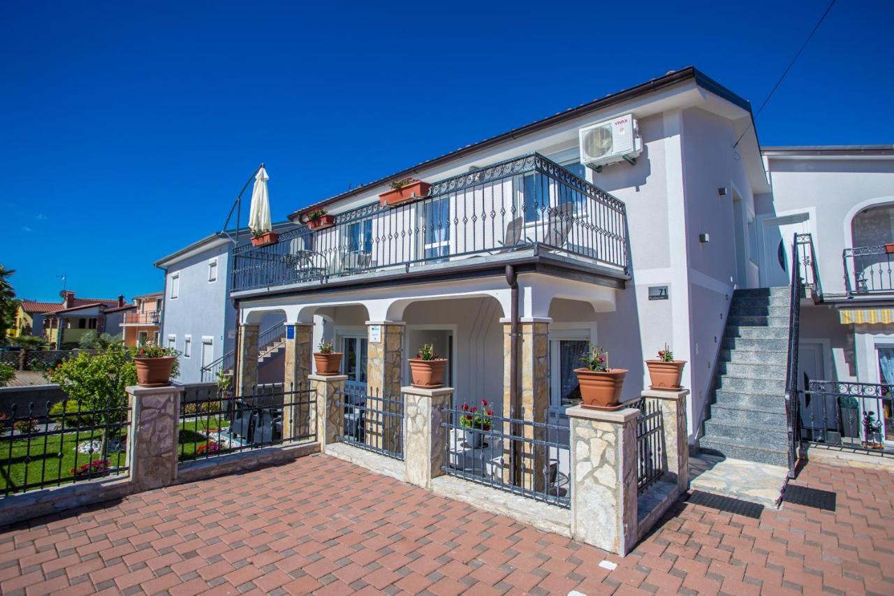 App Rosi Apartment Porec Bagian luar foto