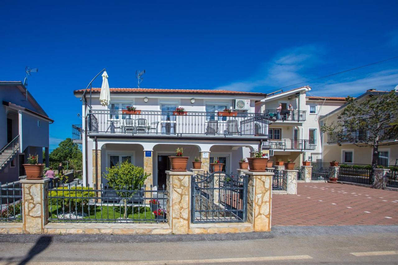 App Rosi Apartment Porec Bagian luar foto