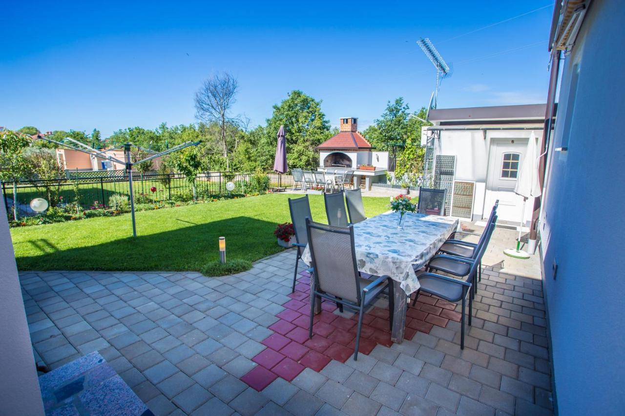 App Rosi Apartment Porec Bagian luar foto